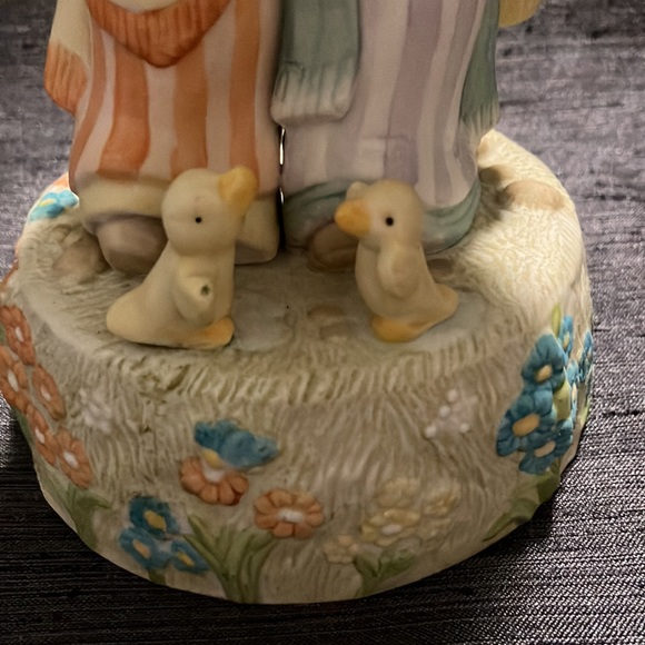 Precious Moments? Musical Figures, Singing In the rain - Picture 6 of 10